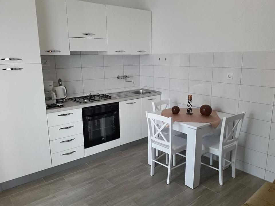 Delfin Apartments Sveti Juraj Exterior foto